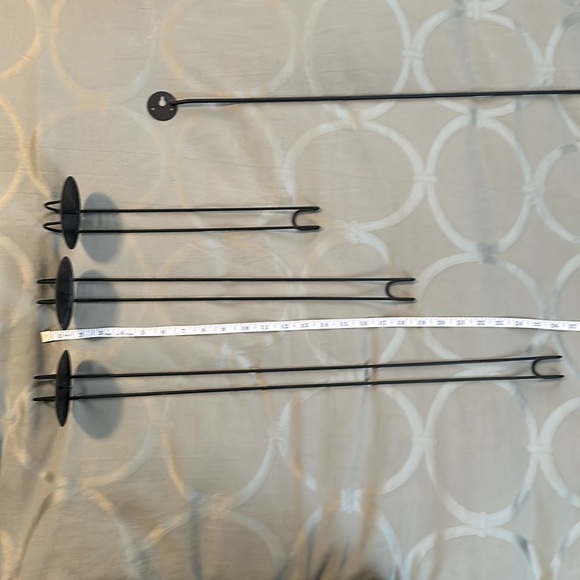 Wall mounted candle holder with adjustable hangers. - Picture 4 of 6